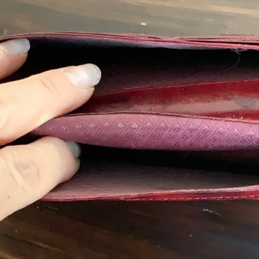Eel Skin Burgundy Billfold - Picture 3 of 4